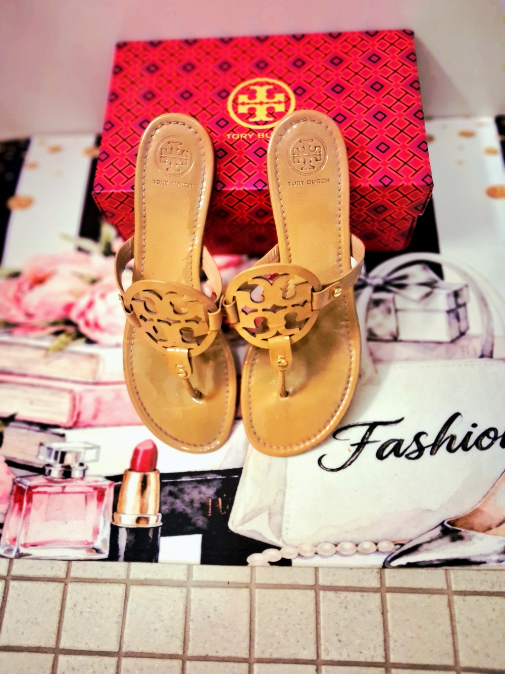 Tory Burch Tan Miller Patent Leather Logo Thong Sandals Size 11.5 M